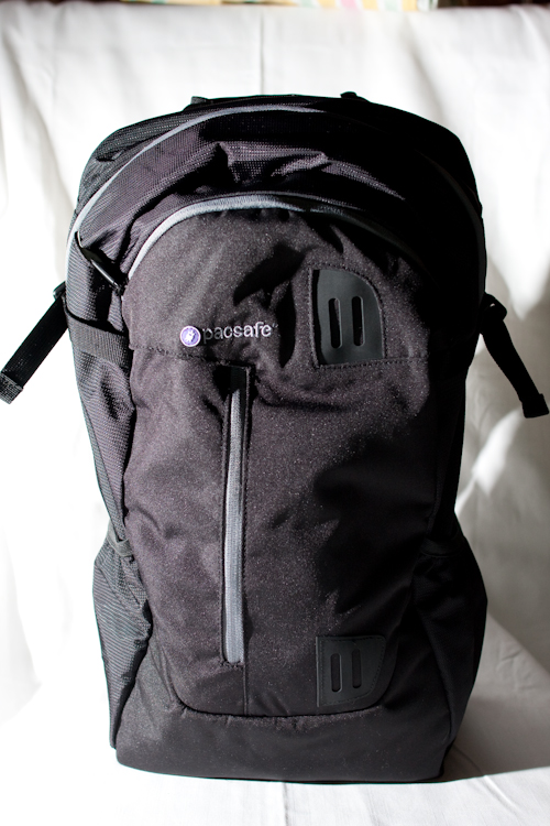 PacSafe VentureSafe 25L Front View PacSafe VentureSafe 25L Front View